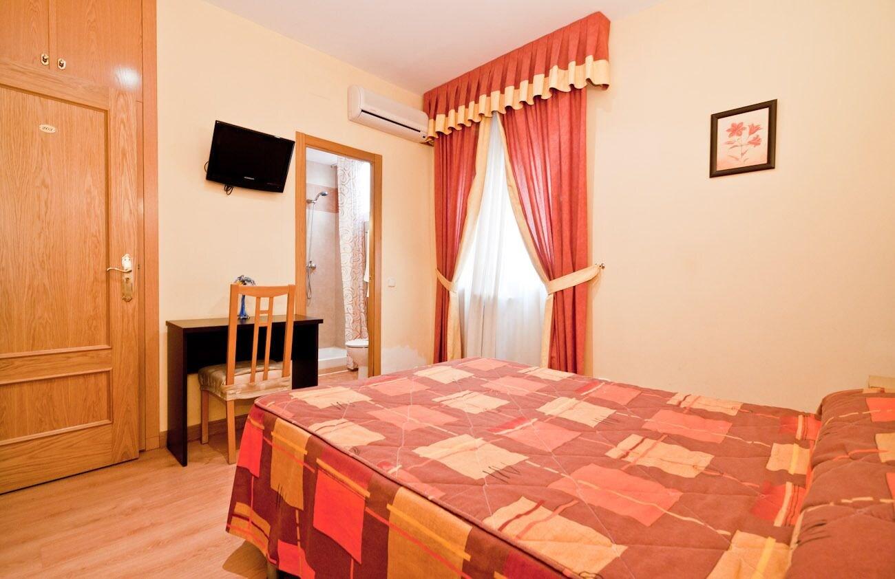 Hostal Las Cortes Madrid Bagian luar foto