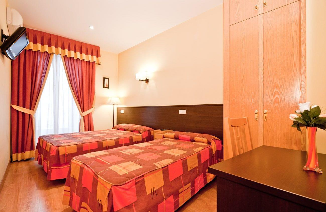 Hostal Las Cortes Madrid Bagian luar foto