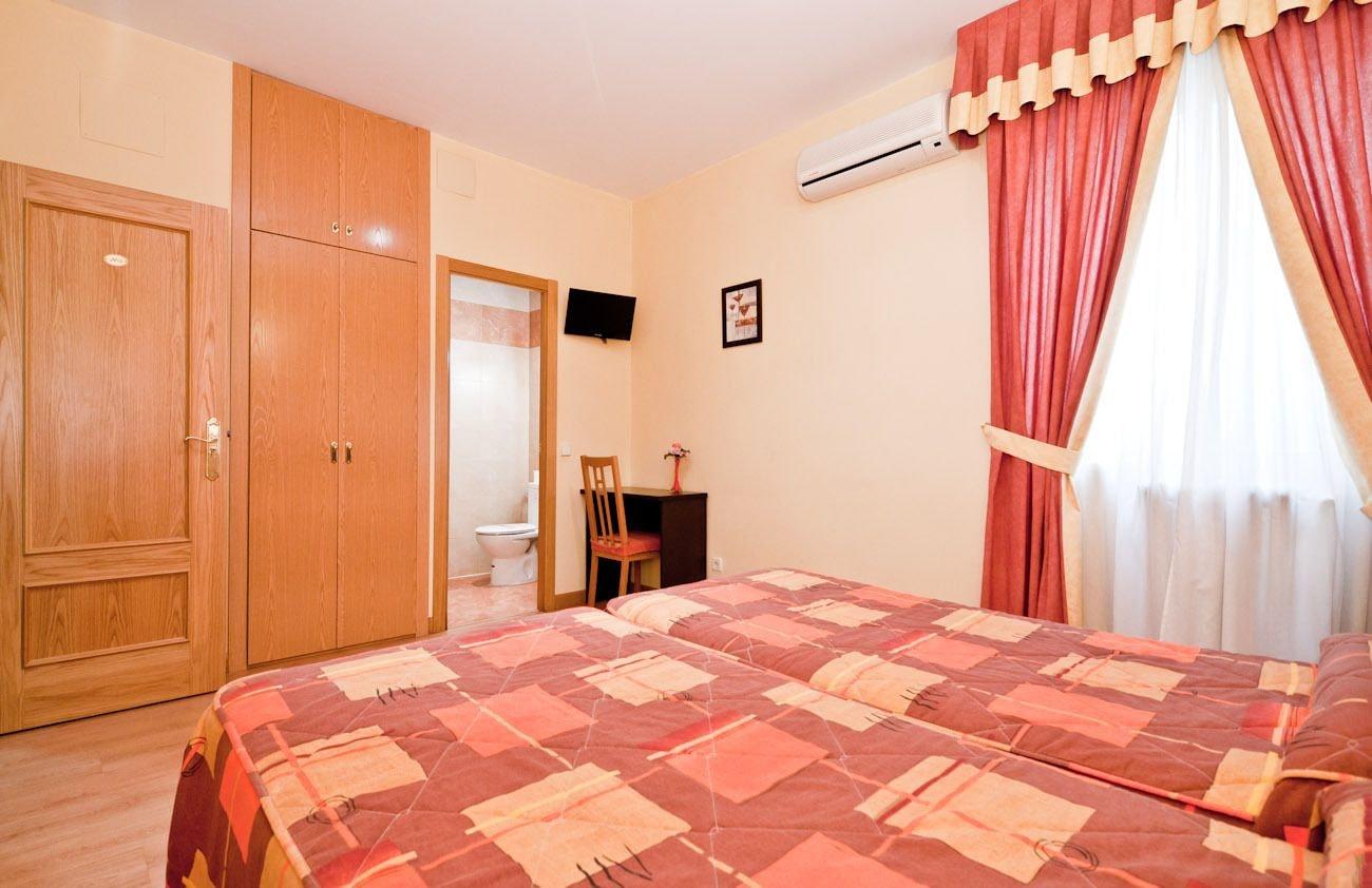 Hostal Las Cortes Madrid Bagian luar foto