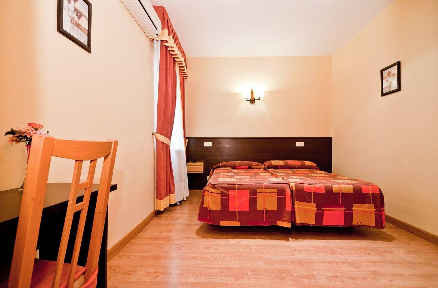 Hostal Las Cortes Madrid Bagian luar foto