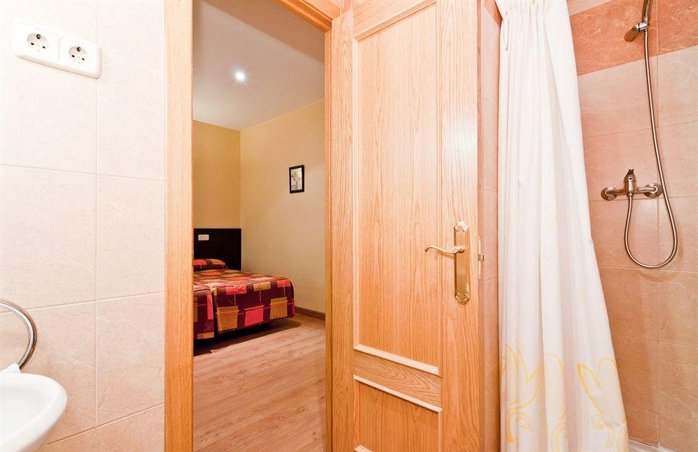 Hostal Las Cortes Madrid Bagian luar foto