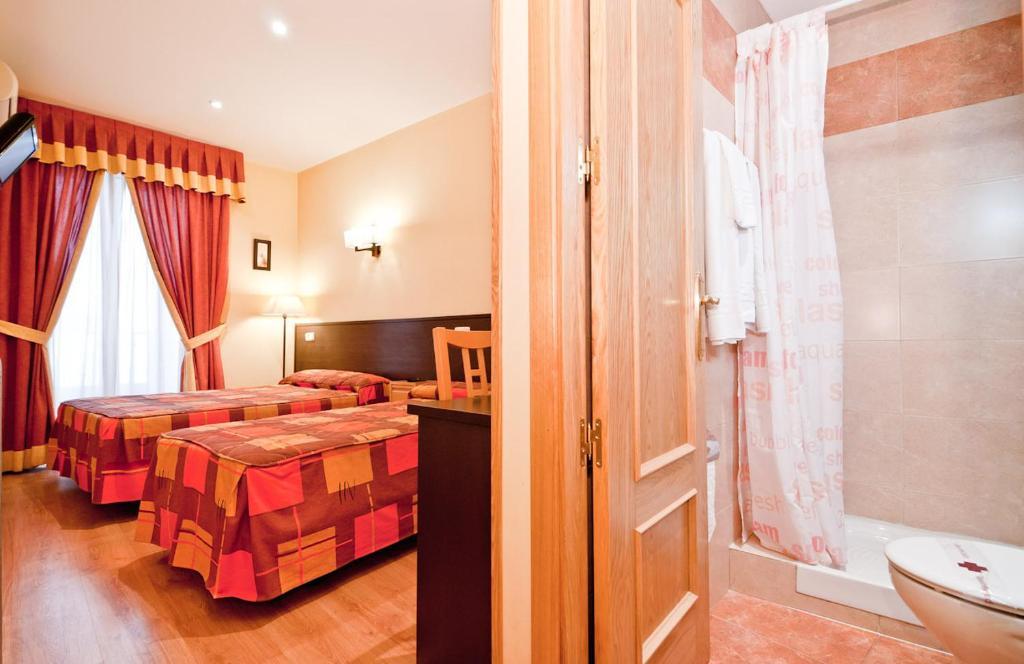 Hostal Las Cortes Madrid Bagian luar foto