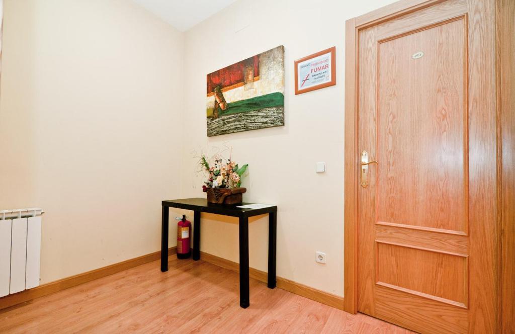 Hostal Las Cortes Madrid Bagian luar foto