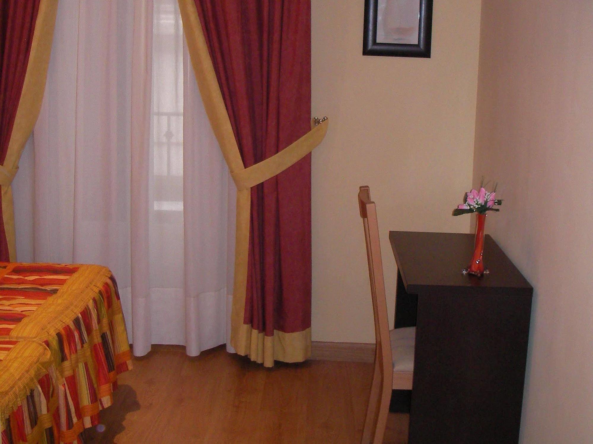 Hostal Las Cortes Madrid Bagian luar foto