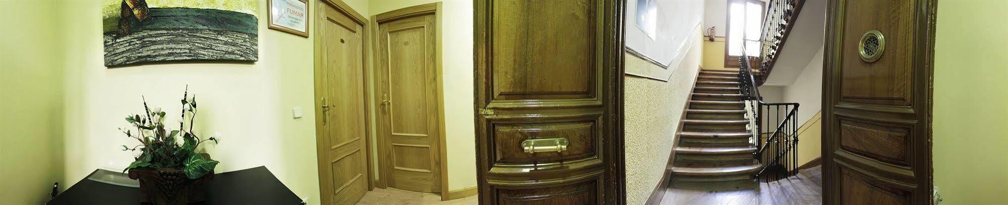 Hostal Las Cortes Madrid Bagian luar foto